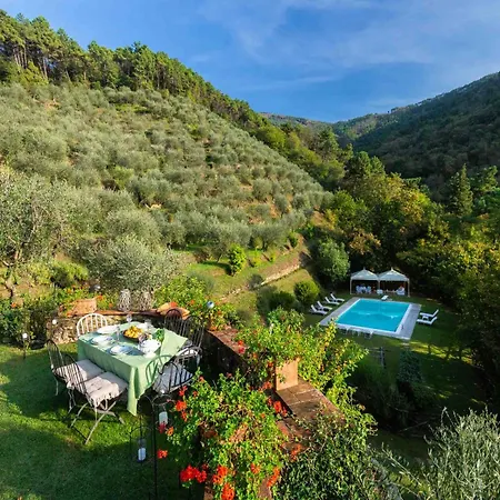 Villa In Tuscany With Pool And Waterfall