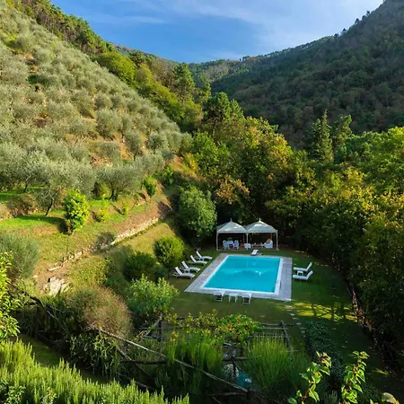 In Tuscany With Pool And Waterfall Villa