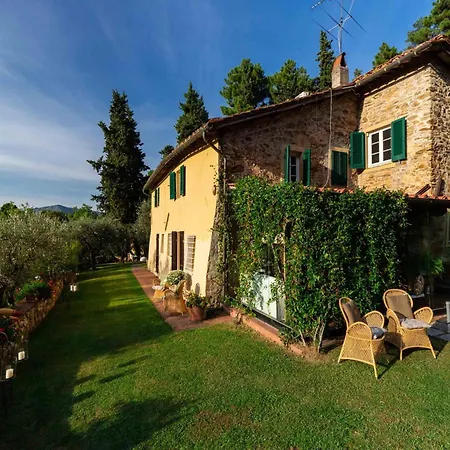 Villa In Tuscany With Pool And Waterfall